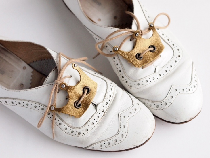 Как стразы от алмазной вышивки могут помочь вашей обуви