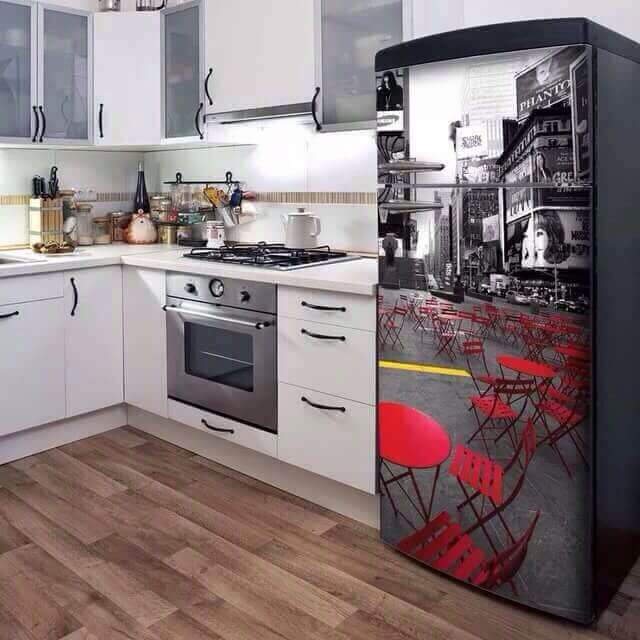 Великолепный холодильник в французском стиле.