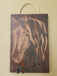 Настенная деревянная ключница - мастер-класс пошагово