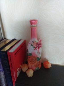 Декор и декупаж бутылок к 8 марта - дарим с любовью!